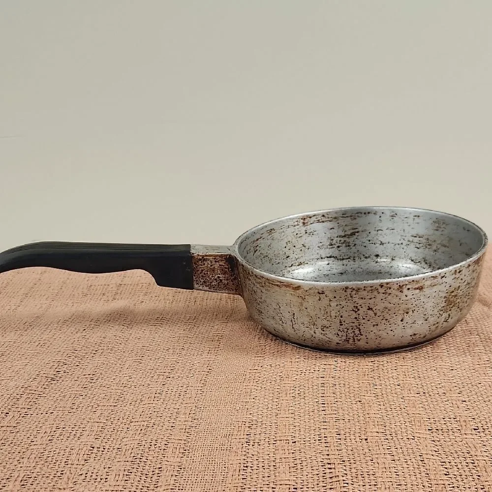 Vintage HAWTHORNE Cast Aluminum 1 Quart Pan